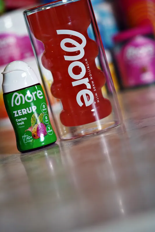 More Zerup – Cactus Fruit, met een glas