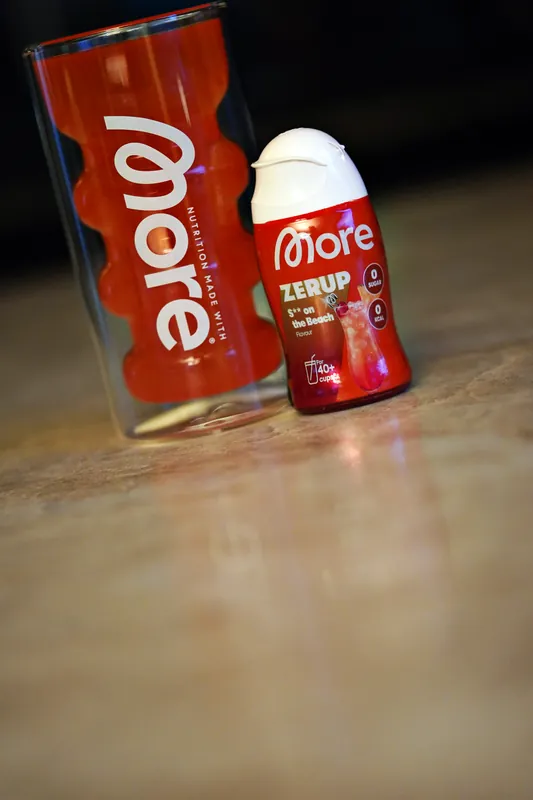 More Zerup – Sex on the Beach, met een glas
